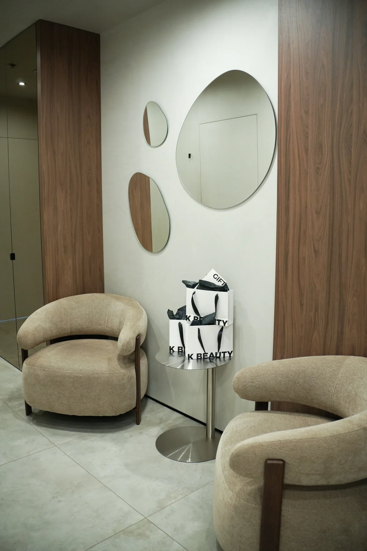 K.Beauty salon interior in Warsaw, photo 1
